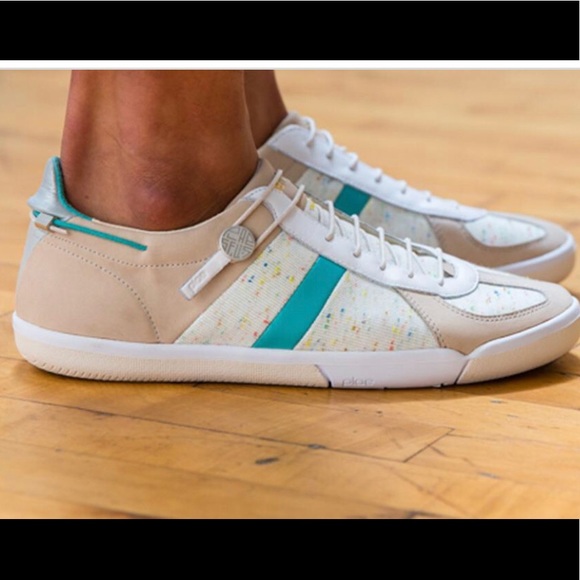 PLAE butler turtle dove.  Sz 6 - Picture 1 of 8